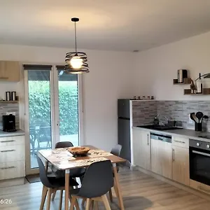 De Jardin Le Cabanon Avec Issendolus